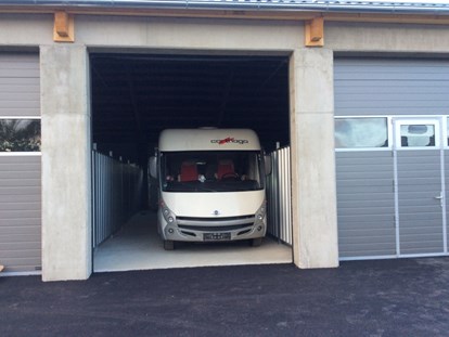 Abstellplatz - Garage einzeln versperrbar - Einstellplatz 7km nördlich von Wien Autobahnknoten Eibesbrunn G3