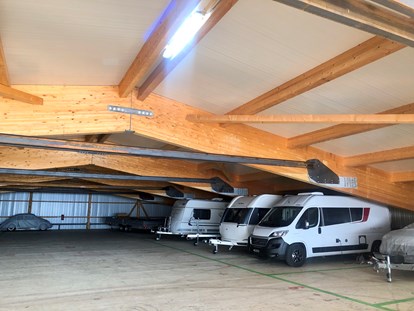 Abstellplatz - Campingplatz - Schweiz - Camperhalle 2 - Einstellplatz Wohnmobile,Wohnwagen, Boote, Fahrzeuge ect, plus Werkstattboxen