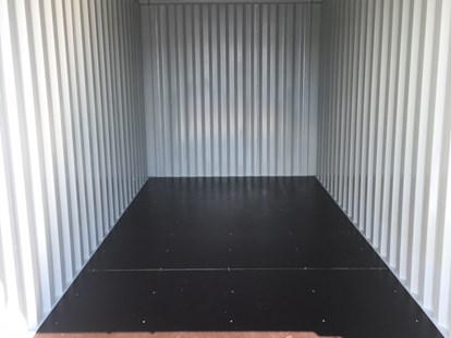 Abstellplatz - geeignet für: Oldtimer - Innenansicht Lagercontainer - Mietgaragen & Freiflächen Neusiedl am See